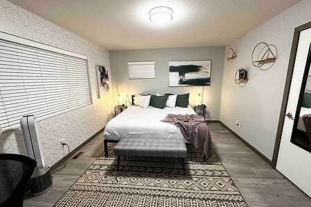 Cheerful private king room with en suite