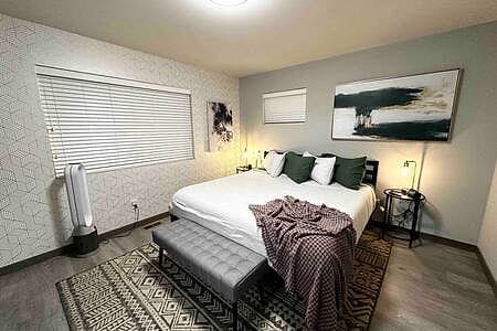 Cheerful private king room with en suite