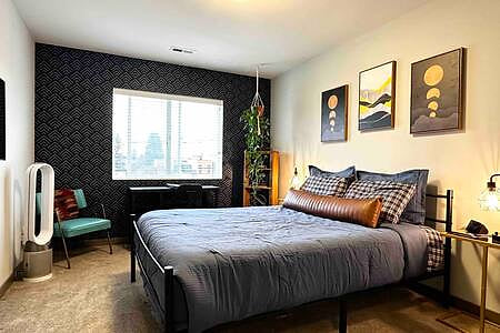 Cozy private bedroom w/ access to the entire house