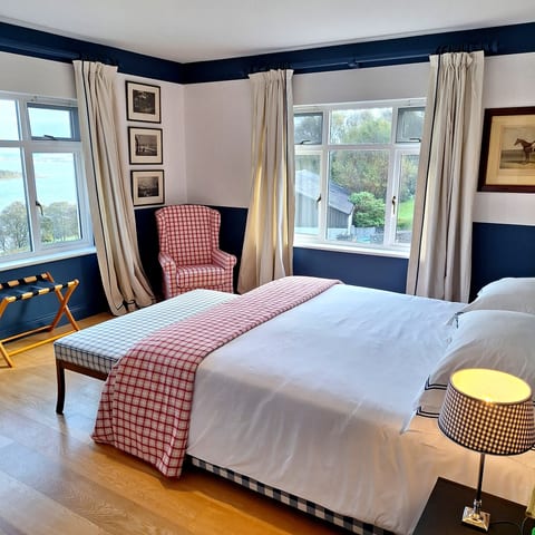 Deluxe Double Bedroom with Lake View