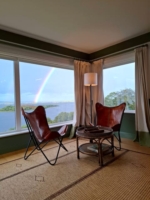 Suite Double Bedroom with Panoramic Lake View