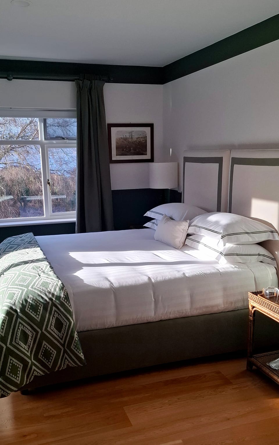 Deluxe Twin Bedroom with Lake View1