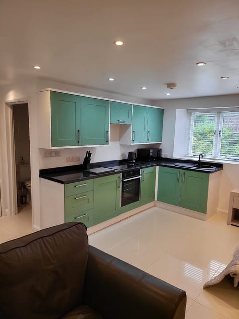 Beautiful One Bed Studio Flat (dog friendly)