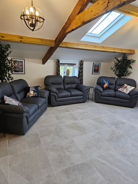 Beautiful dog friendly cosy village barn