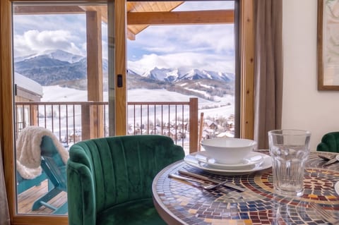 1BR Trailhead Condo, Mtn Views, Ski Access