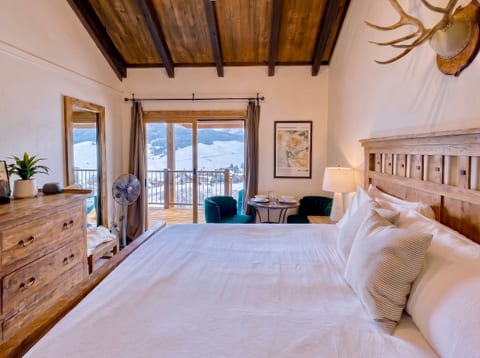 1BR Trailhead Condo, Mtn Views, Ski Access