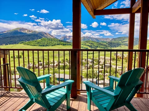 1BD at Trailhead • Top Floor • Mtn Views