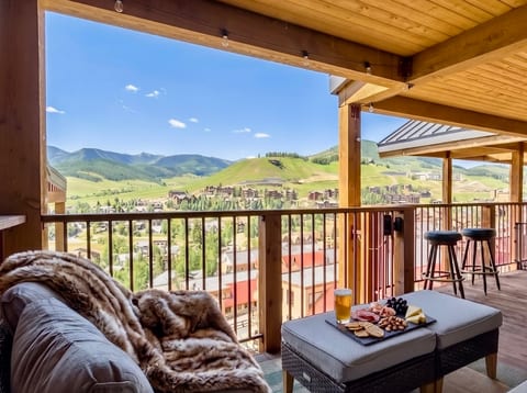 Trailside 3BR Top-Floor Views and Sauna