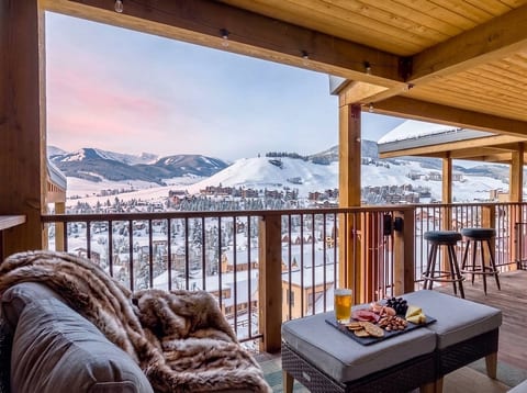Mountain Views, 3BR, HotTub & Ski Access