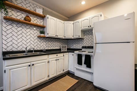 Charming Getaway w/ Cozy decor & modern amenities