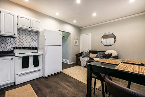 Charming Getaway w/ Cozy decor & modern amenities