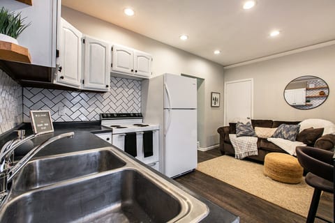 Charming Getaway w/ Cozy decor & modern amenities