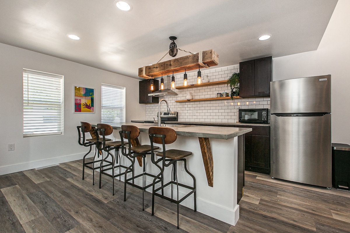 Modern Loft Overlooking Downtown image 1