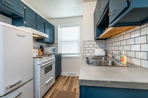 Unique Vintage-Inspired Getaway w/ City Views image 2