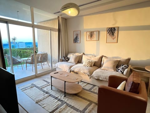 Central Somabay 3BR Garden Apartment w Sea views image 2