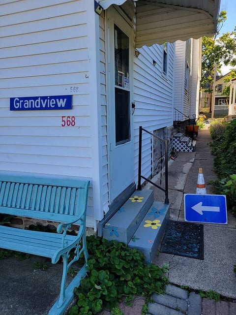 Affordable 1BR Bunkroom Stay by Niagara Falls