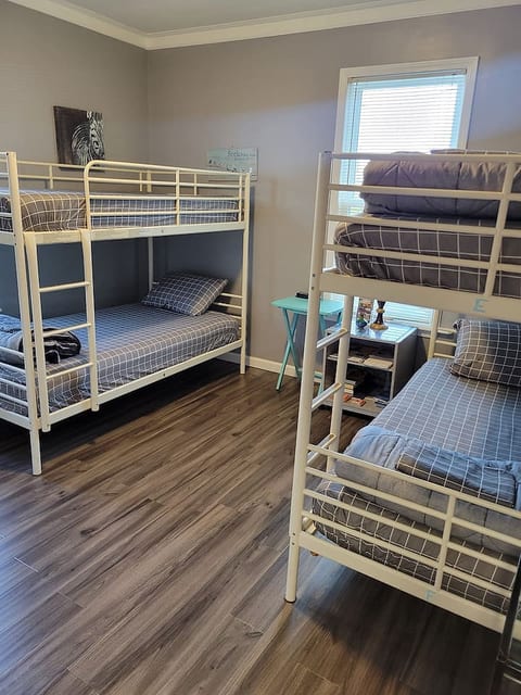 Affordable 1BR Bunkroom Stay by Niagara Falls