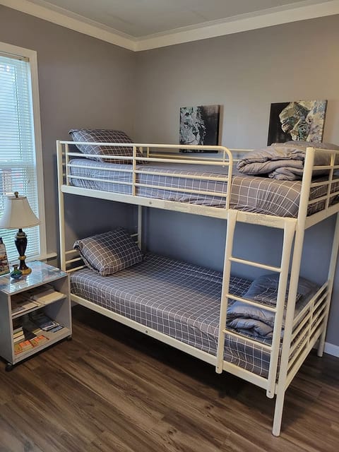 Affordable 1BR Bunkroom Stay by Niagara Falls