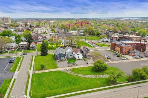 Perfect for Groups | 10BR Sleeps 26 by Falls & Fun