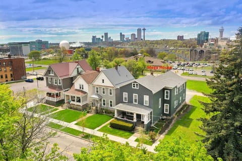 Perfect for Groups | 10BR Sleeps 26 by Falls & Fun