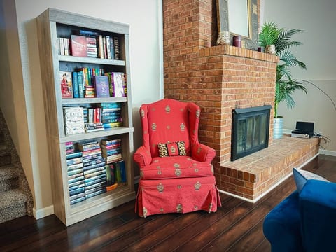 Private Quiet Clean Room in Safe & Serene House!