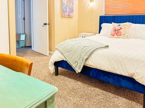 A cozy blend of color and calm: this restful space flows gently into quiet mornings and creative moments.