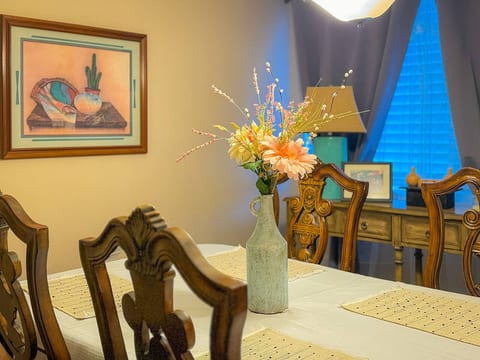 Private Quiet Clean Room in Safe & Serene House!