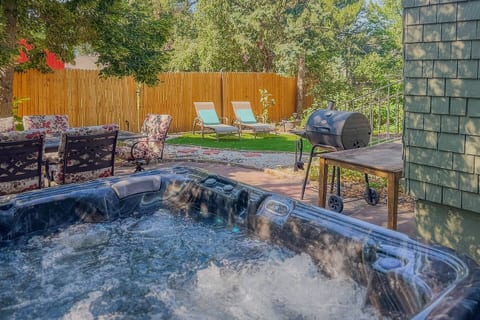 March Shows + Wine Fest | 3 King Beds + Hot Tub