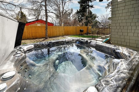 March Shows + Wine Fest | 3 King Beds + Hot Tub