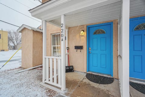 Two-Story Downtown Home | King | Private Parking