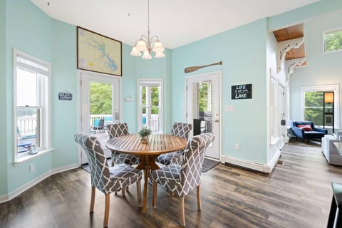 3 Acre 5BR Resort: private pool, hot tub boat dock