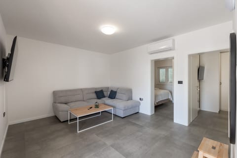 Apartments Sandra - Unit 378001-13