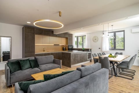 Villa Eden with heated pool - Unit 378033-13