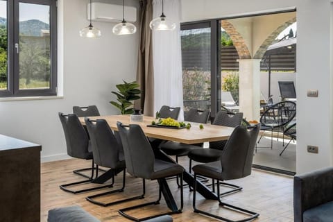 Villa Eden with heated pool - Unit 378033-13