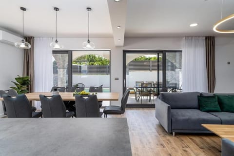 Villa Eden with heated pool - Unit 378033-13