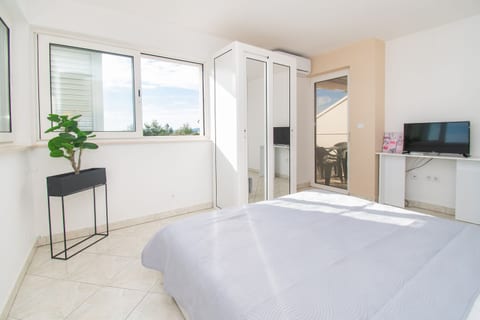 Apartment Danijela - Unit 47331-61