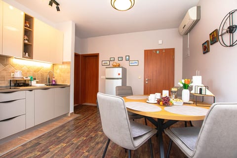 Apartments Josip - Unit 48556-61