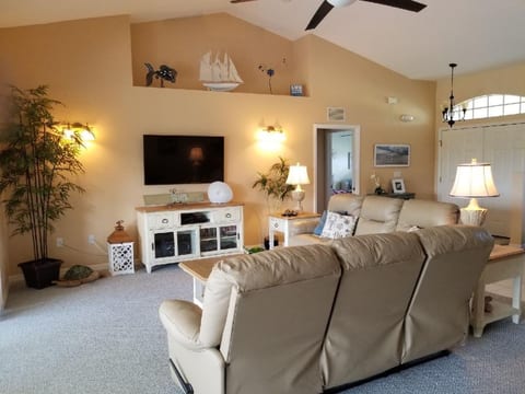 Beautiful, Clean, Open Floor plan, pool faces SW