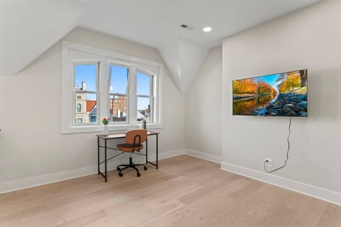 Lux Downtown Dupont Circle 2BD/2BA Walking To City