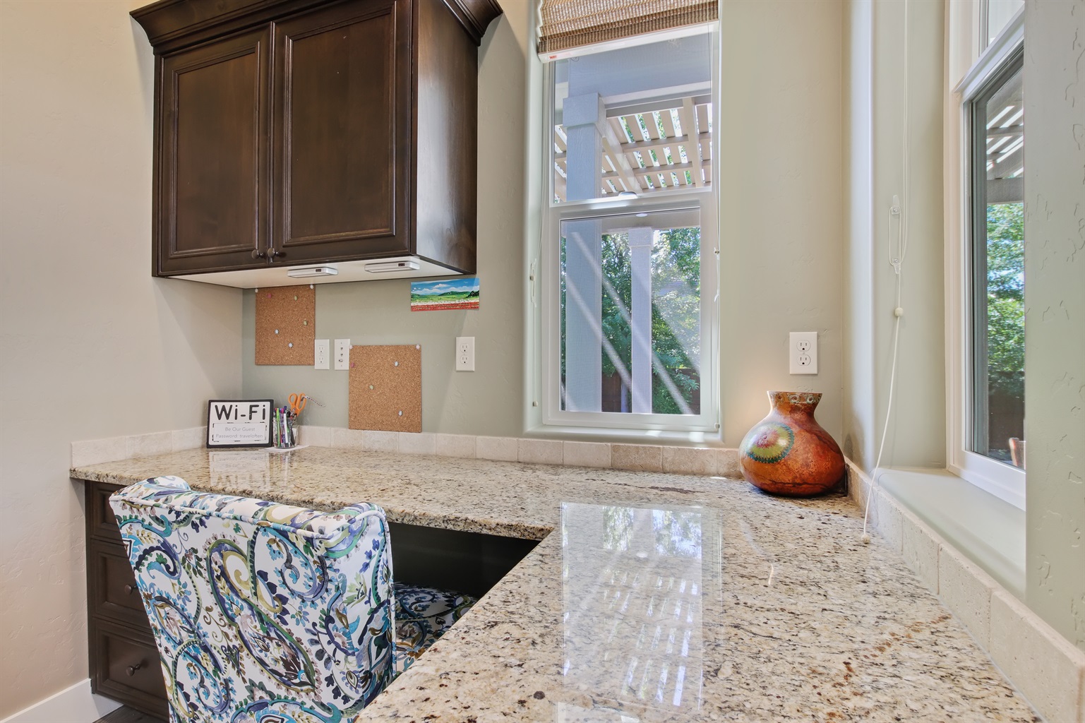 large-modern-5-bedroom-custom-home-centrally-located-in-meridian/