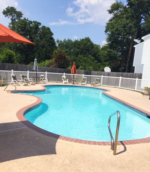 3-Townhouse Group Rental – 9BR/9BA, Sleeps 22 image 4