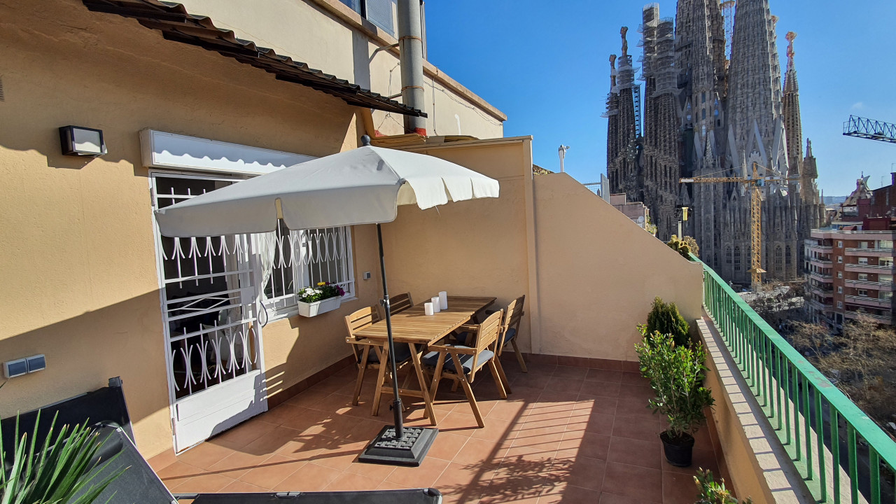 Opening Doors Sagrada Familia - Átic with terrace and amazing views