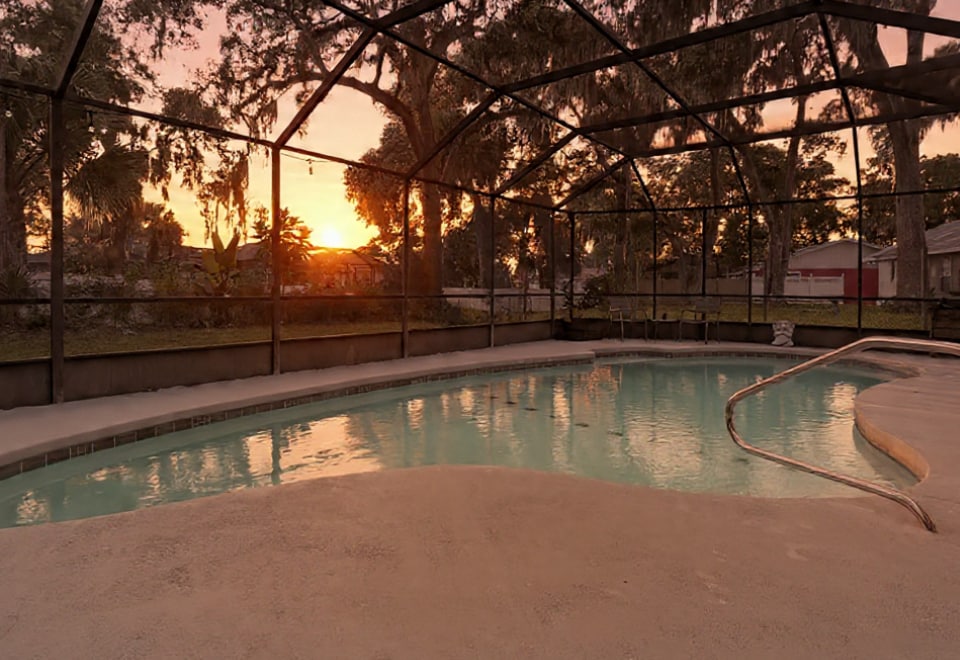 No Extra Fees Heated Pool Home! Near Beach 8 min. image 1