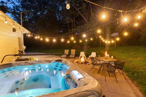 Private TN home on 1 acre | HOT TUB + Firepit+King