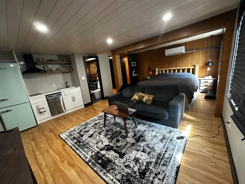 Beamsville rustic modern suite image 4