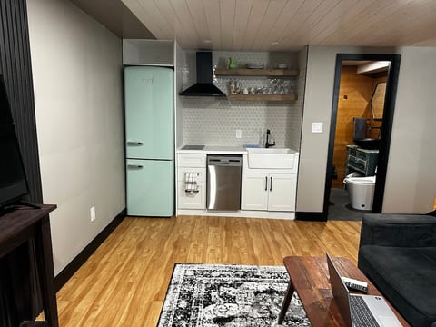 Beamsville rustic modern suite image 3