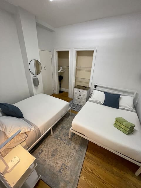 Nest 1 br aparthotel walk to Times Square and Empire State
