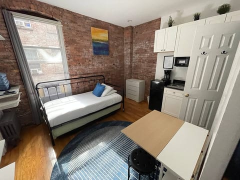 Nest 1 br aparthotel walk to Times Square and Empire State