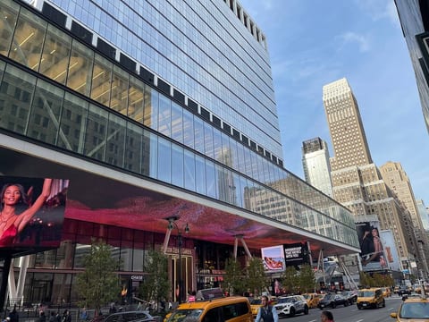 Nest 1 br aparthotel walk to Times Square and Empire State