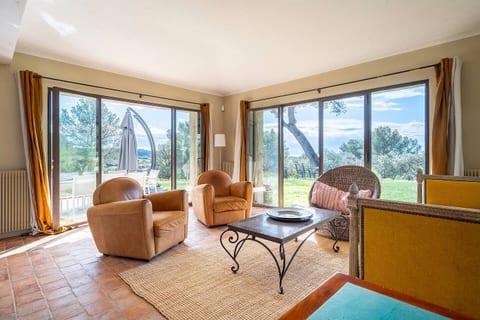 Magnifique Villa 14 p , piscine, jardin, parking
